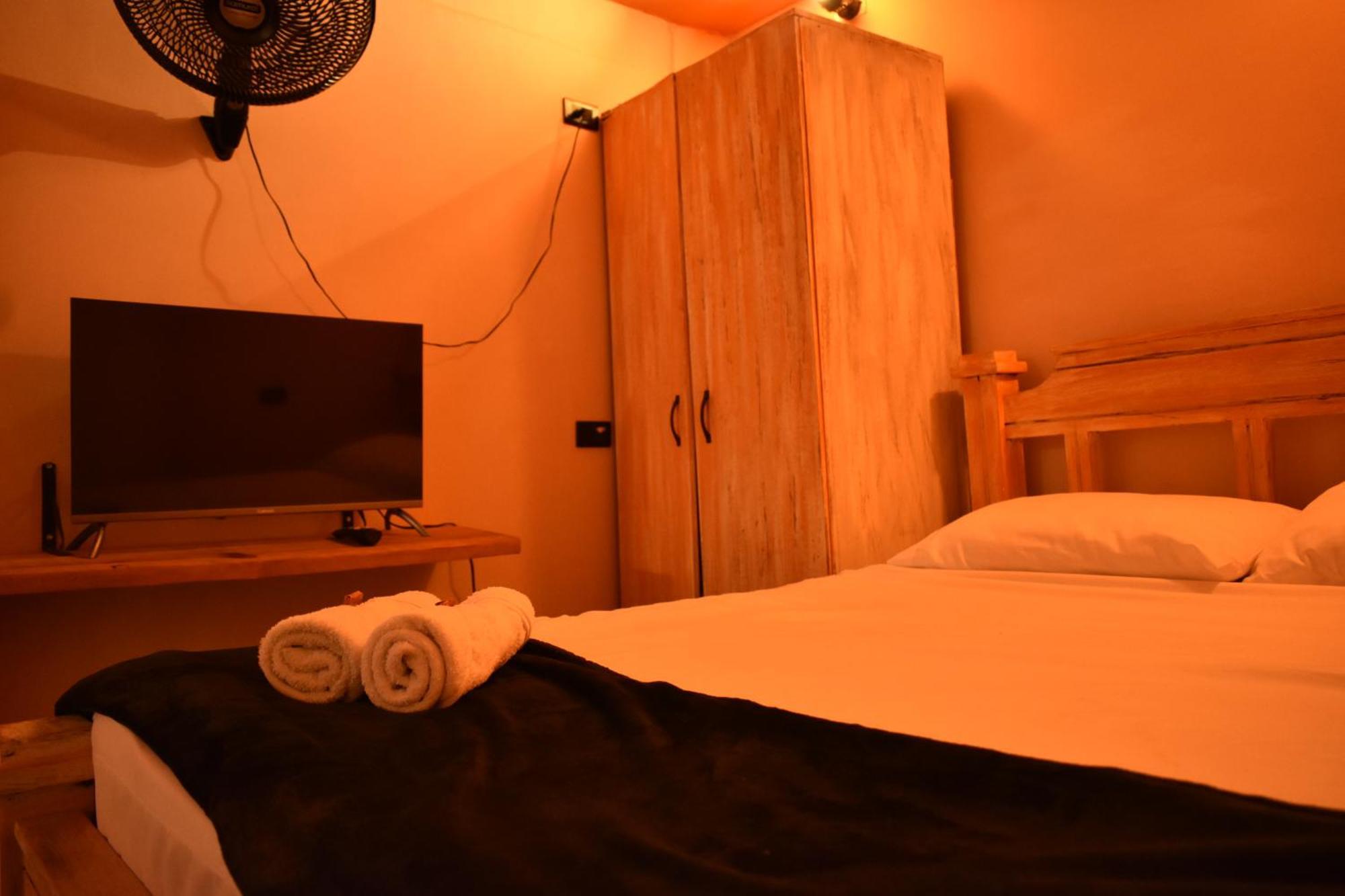 Casa Primavera Hostal Medellín Esterno foto